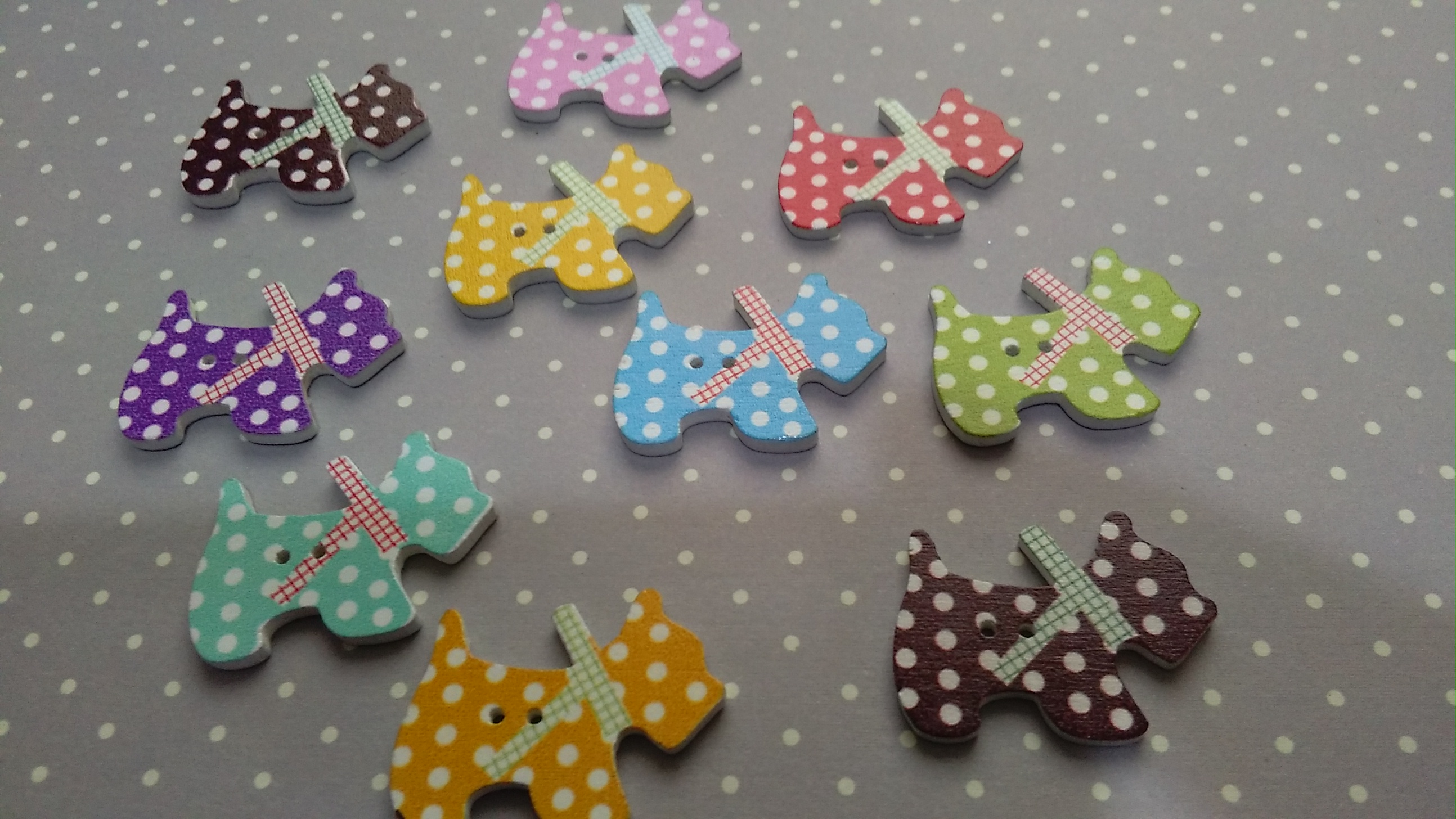 Wooden Brightly Coloured Spotty Scotty Dog 30x20mm Buttons