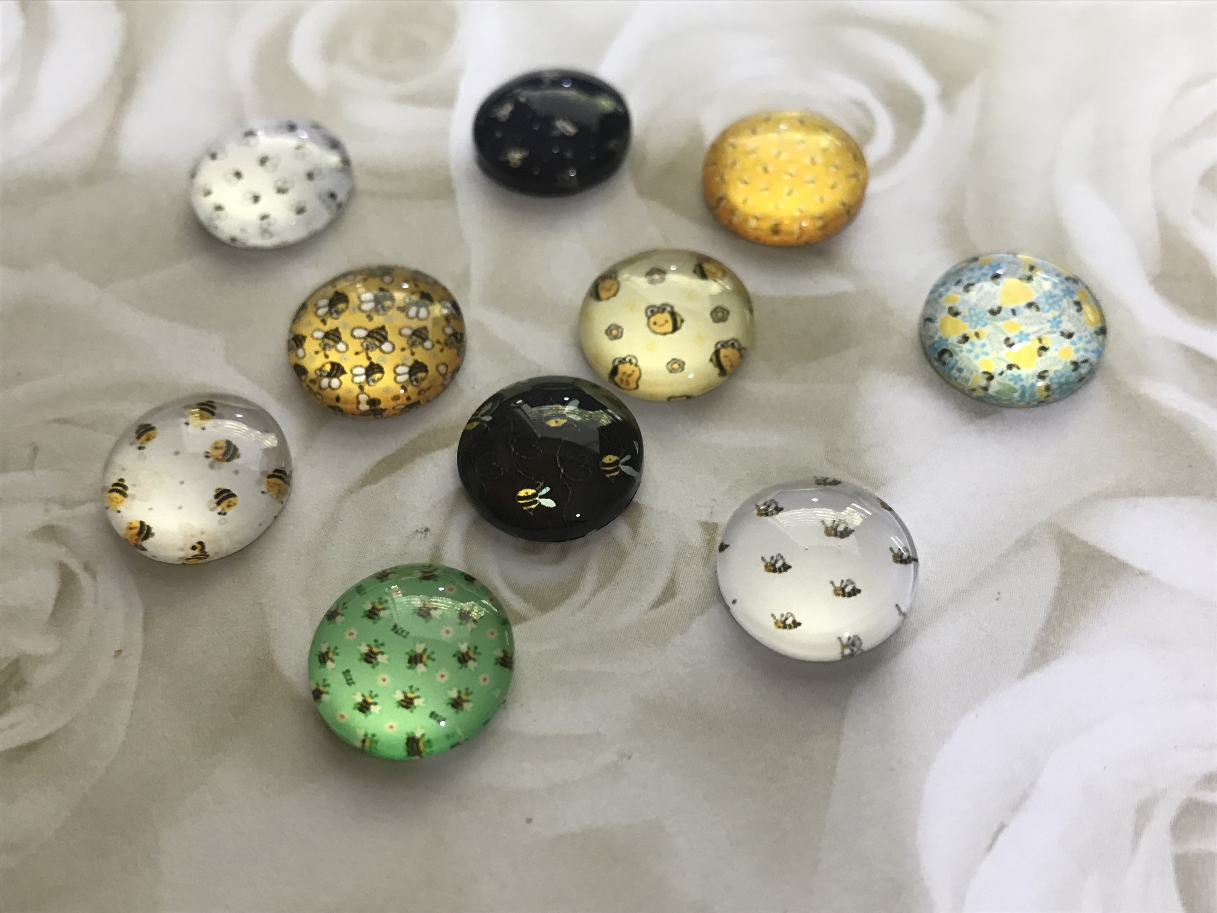 Glass Domed Bee Design 12mm Cabochons