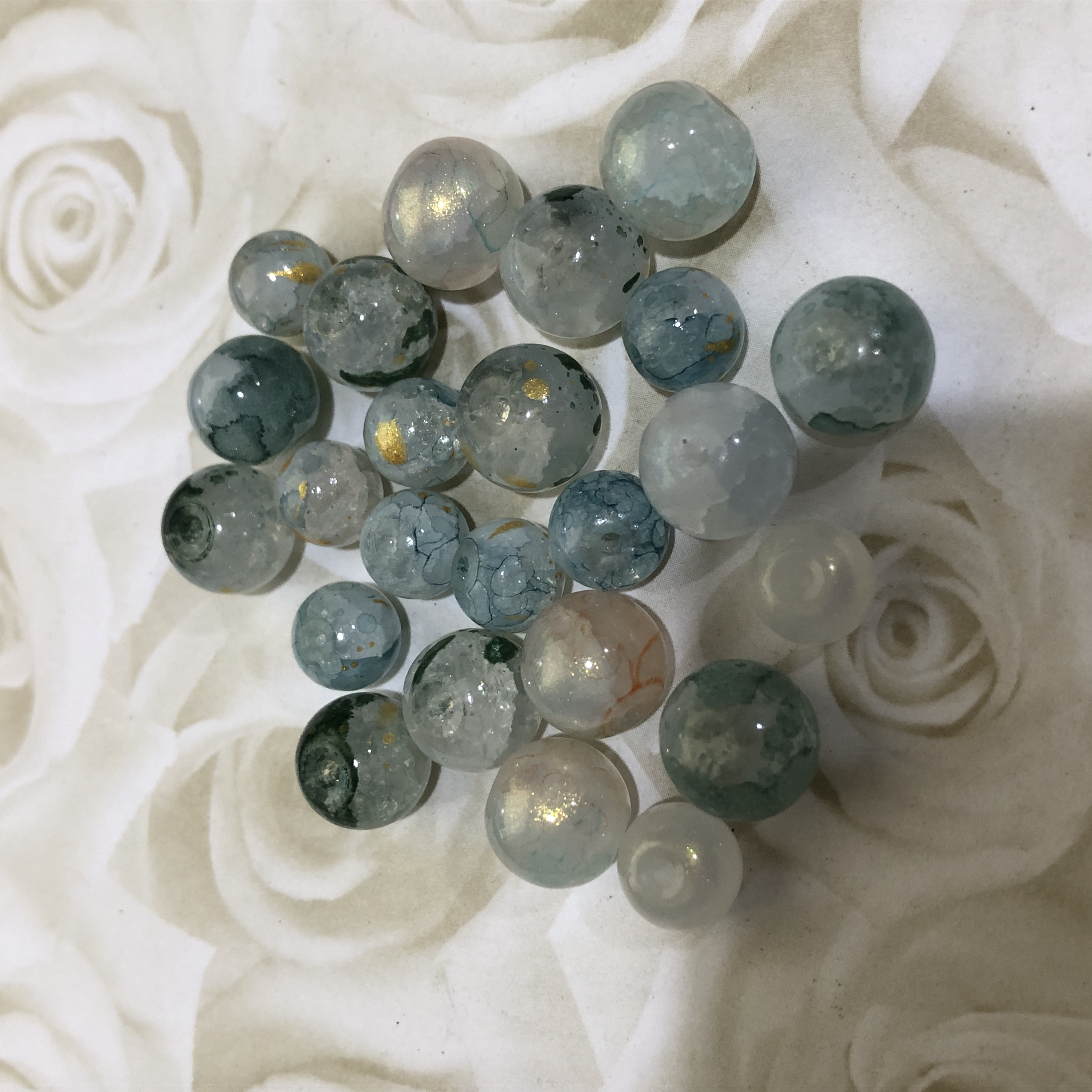 Glass Shimmering Pale Green 8-10mm Mix